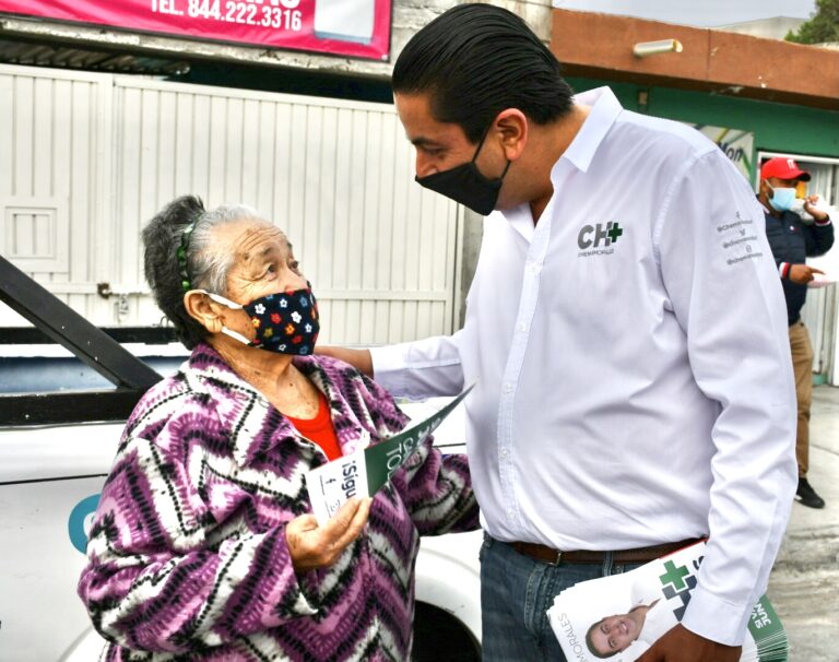 Chema Morales se compromete con vecinos de la colonia Jardín a fortalecer programas sociales y educativos en Ramos Arizpe 