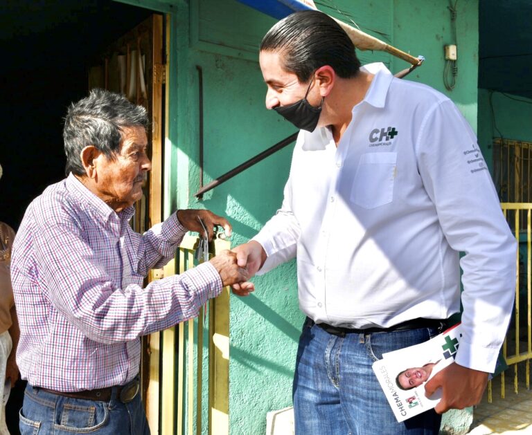 El candidato a alcalde Chema Morales pide el apoyo de vecinos en Zona Centro, Año de Juarez y San Antonio   