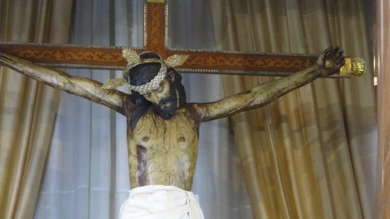 Buscan crear una réplica del Santo Cristo, para preservar la original   