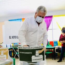 Emite Chema Fraustro su voto1