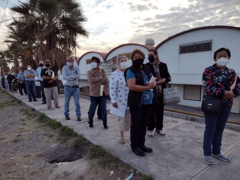 Exhortan a no olvidar documentos para vacunación antiCovid