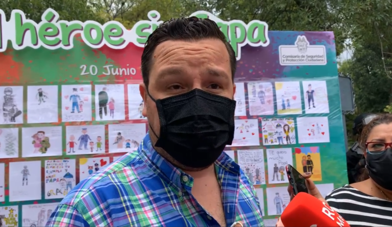 Exponen dibujos de dinámica “Mi héroe sin Capa”, realizados por hijos de policías de Saltillo
