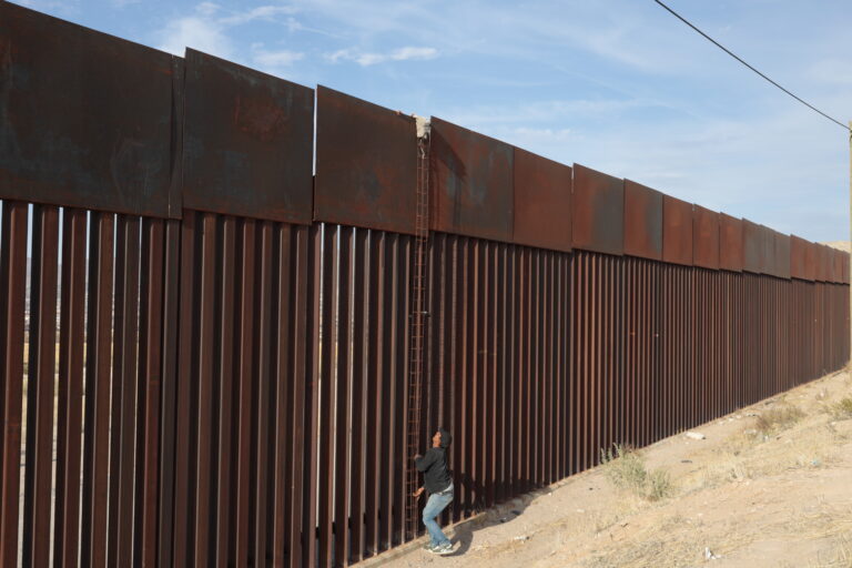 Emite EU exenciones para construir más muro fronterizo