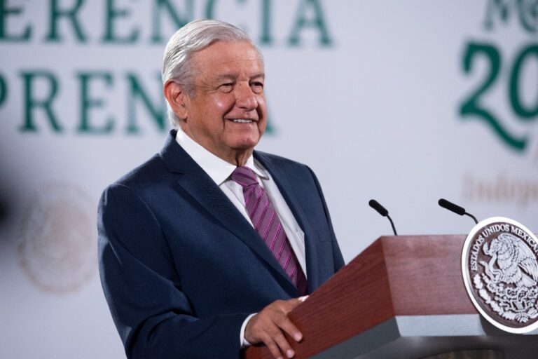 López Obrador dice que no está en contra de la clase media