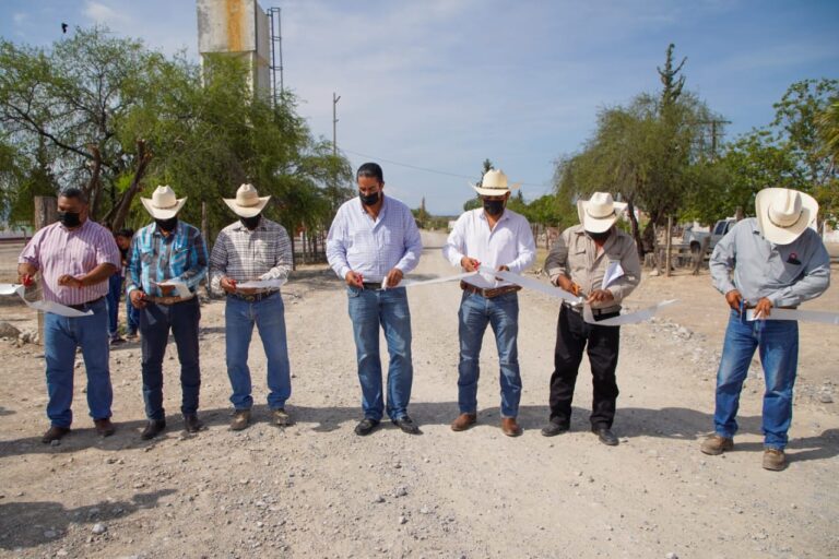 Rehabilitan caminos rurales en Ramos