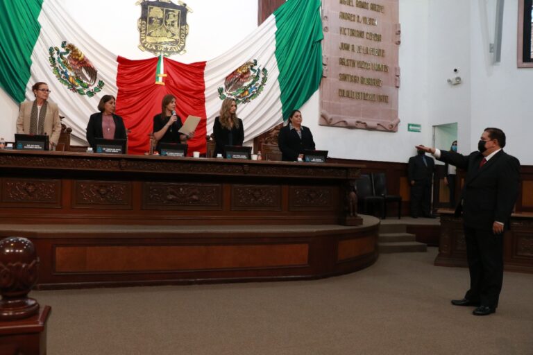 Rinde protesta Gerardo Sotomayor como magistrado numerario del TJA de Coahuila