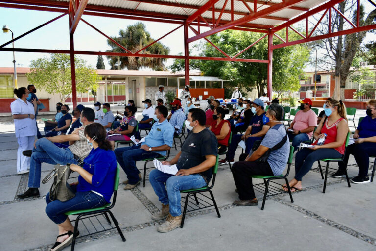 Vacunan a 5 mil personas en Ramos de 40 a 49 años