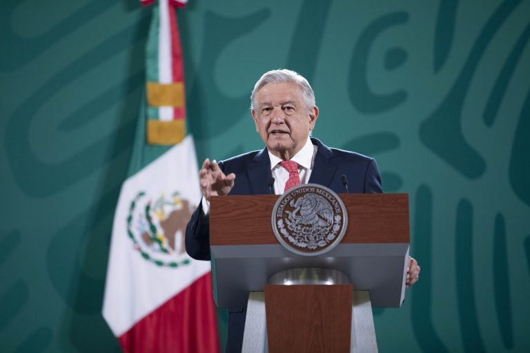 Política energética de AMLO, paralizada en el pasado: Greenpeace