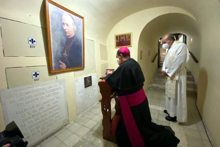 Buscan milagro para beatificación de Jesús María Echavarría