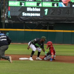 Diablos gana 8 a 7 a Saraperos en otro trepidante duelo1