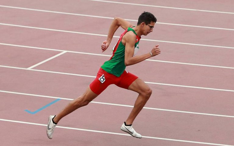 El mexicano Tonatiu López gana su eliminatoria y se mete a la semifinal de los 800 metros planos