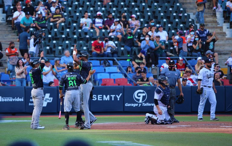 Henry Urrutia pega HR de 3 carreras para el triunfo de Saraperos