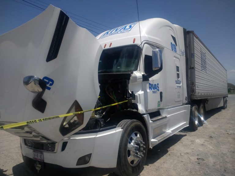 Localizan a trailero sin vida en la carretera a Torreón