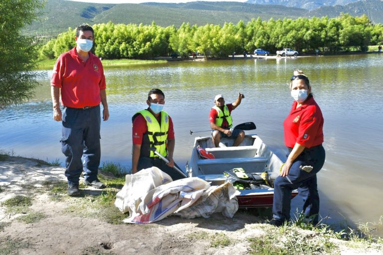 Trabajan en equipo para mantener limpia la presa Palo Blanco