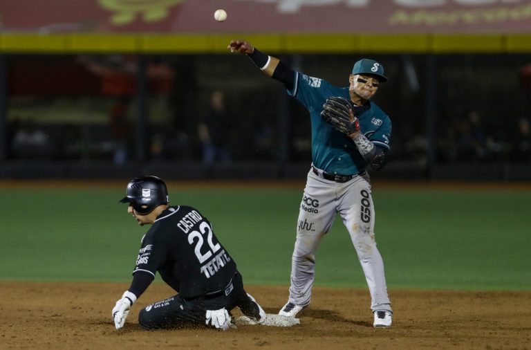 Daniel Castro con squeeze play en la novena da triunfo a Toros 3 a 2 sobre Saraperos para evitar la limpia