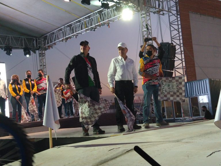 Gobernador da banderazo a competidores de Coahuila 1000 Desert Rally