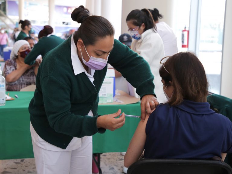 Llama IMSS a vacunarse contra COVID-19 para alcanzar mayor inmunización