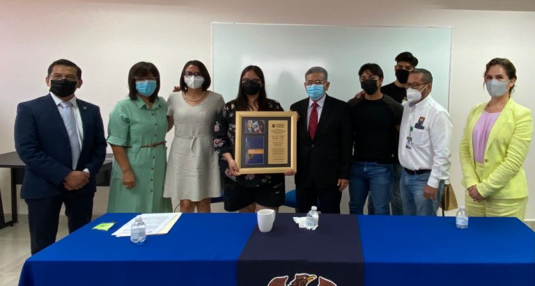 Otorgan reconocimiento al rector en la Facultad de Ciencias Biológicas de la Unidad Torreón