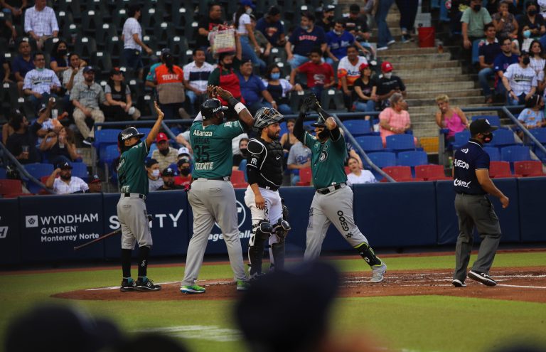 Sultanes gana 11 a 6 a Saraperos en juego de volteretas