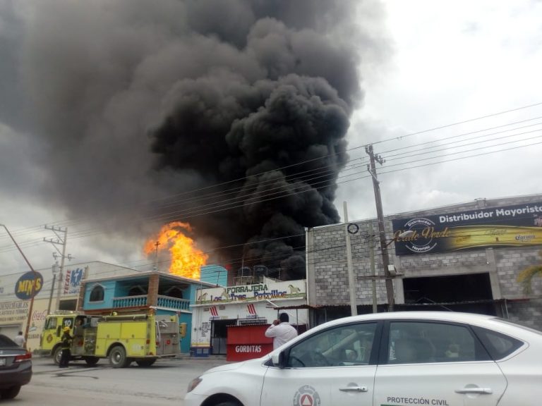 Se incendia bodega; vecinos afirman que ahí se guardaba combustible