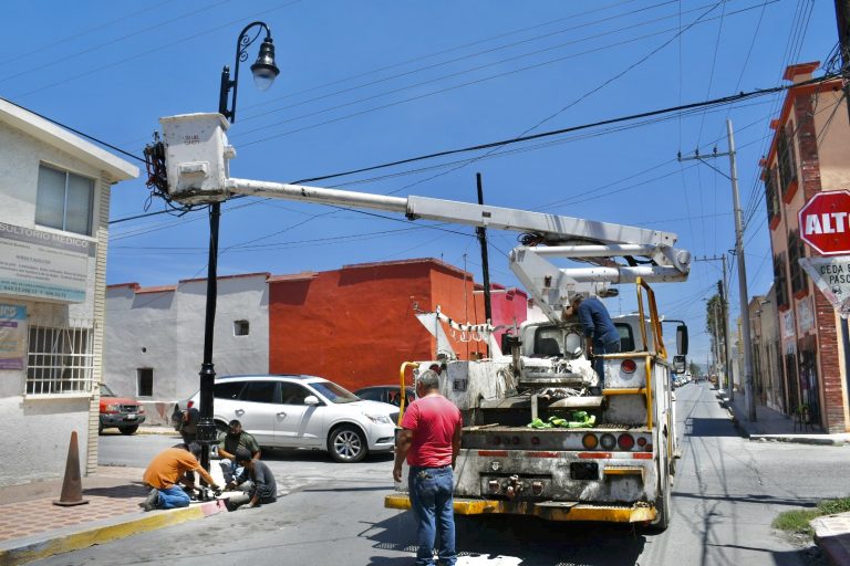 25% de avance en instalación de luminarias en zona centro de Ramos 