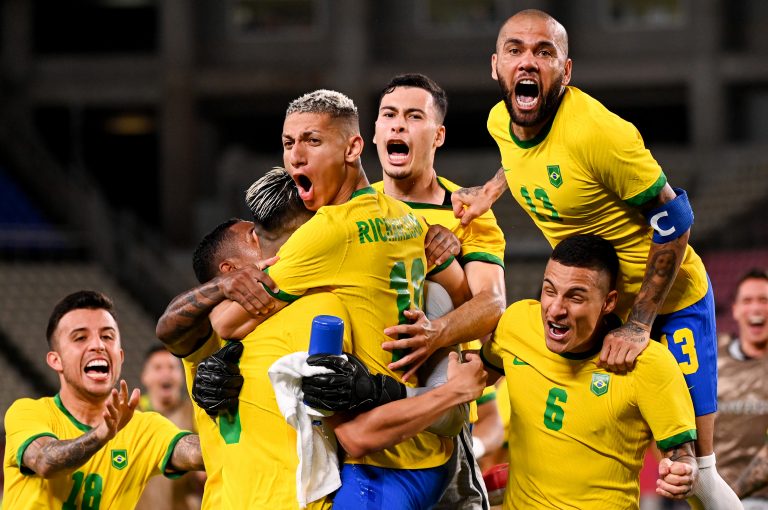 Brasil derrota (2-1) a España en la prórroga y se queda con el oro en fútbol