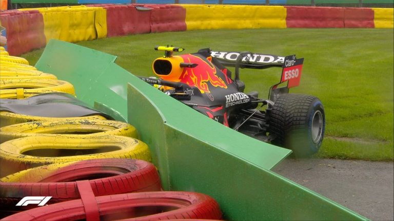 Checo Pérez queda fuera del GP de Gran Bélgica tras chocar contra muro en su camino hacia la parrilla de salida