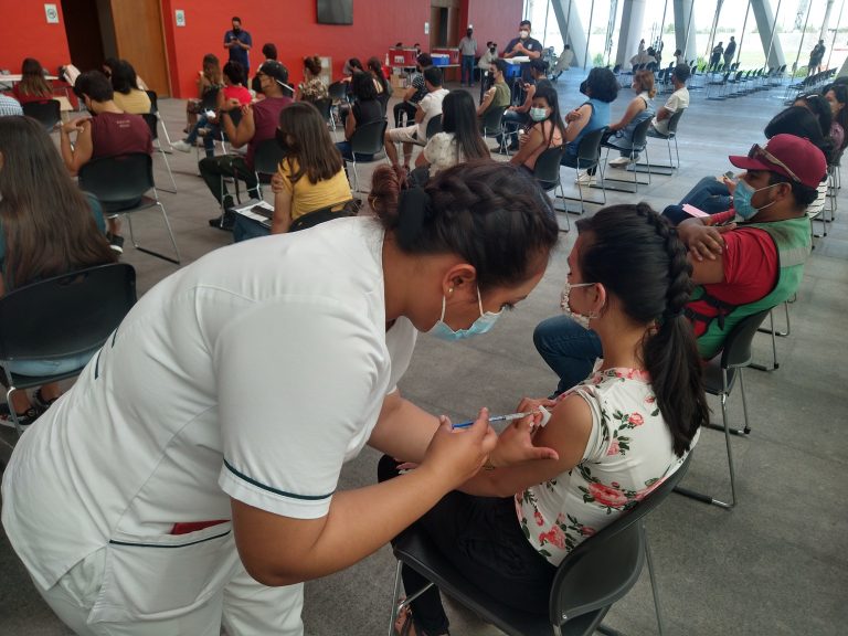 Proyectan iniciar vacunación de rezagados, tan pronto concluya proceso en jóvenes de 18 a 29 años
