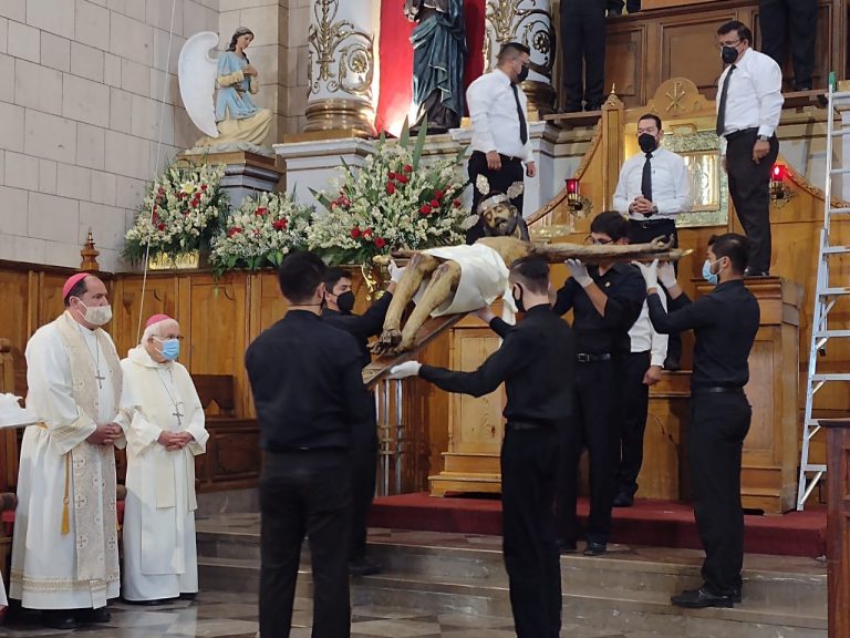 Con retorno a su capilla, concluyen festividades en honor al Santo Cristo 