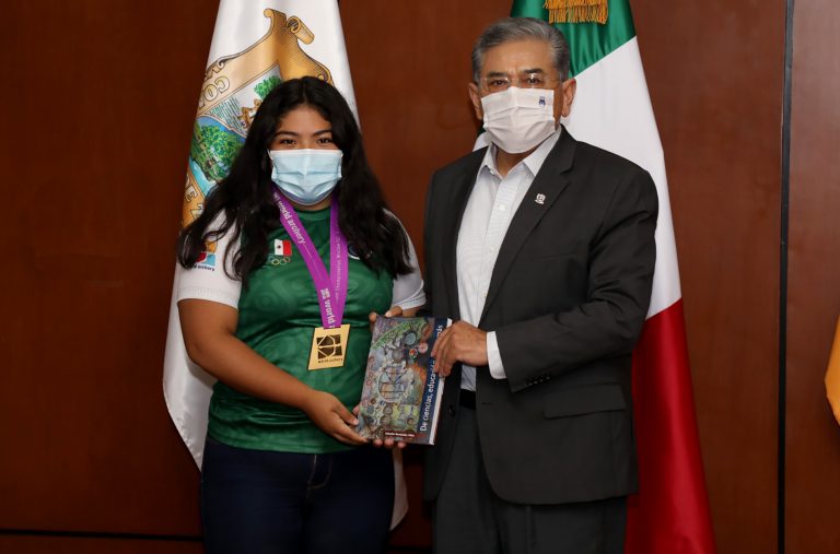 Campeona mundial juvenil de Tiro con Arco 2021, Selene Rodríguez Riojas se reúne con autoridades de la UA de C