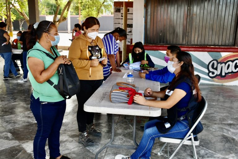 Crece la presencia de empresas en el Tianguis del Empleo 