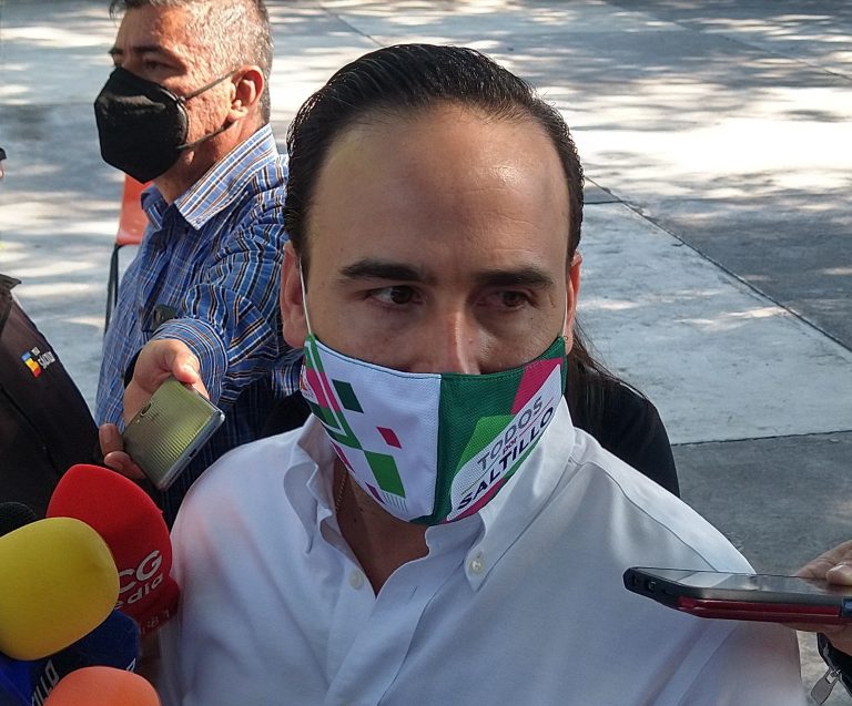 Estamos listos para reanudar aplicación de vacuna anticovid tan pronto llegue a Saltillo: Manolo Jiménez