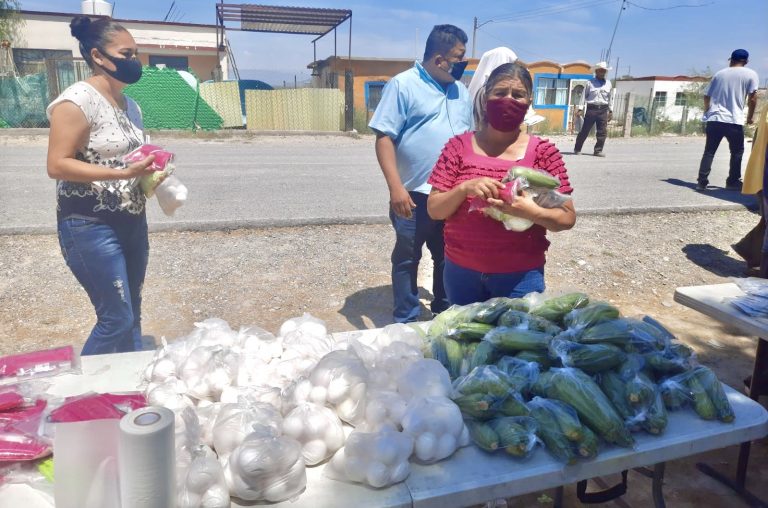 Familias en ejidos La Paloma y Alto de Norias se benefician con servicios de Feria DIF 