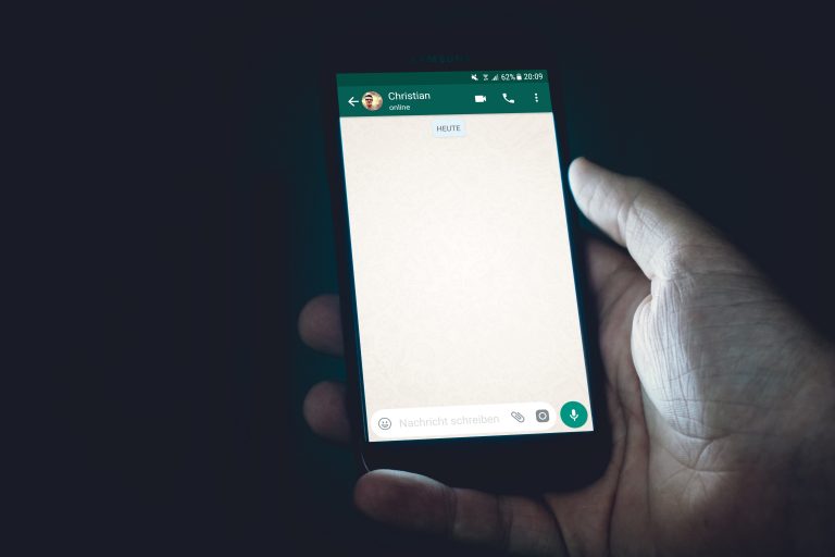 WhatsApp lanza opción de enviar fotos y videos que desaparecen para competir con Snapchat