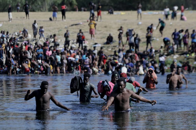 EU cierra frontera Del Río-Acuña para frenar a migrantes