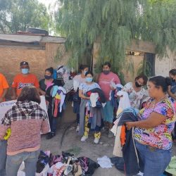 Apoyan con donación de ropa, calzado y medicamento a familias de Cerrito de la Cruz1