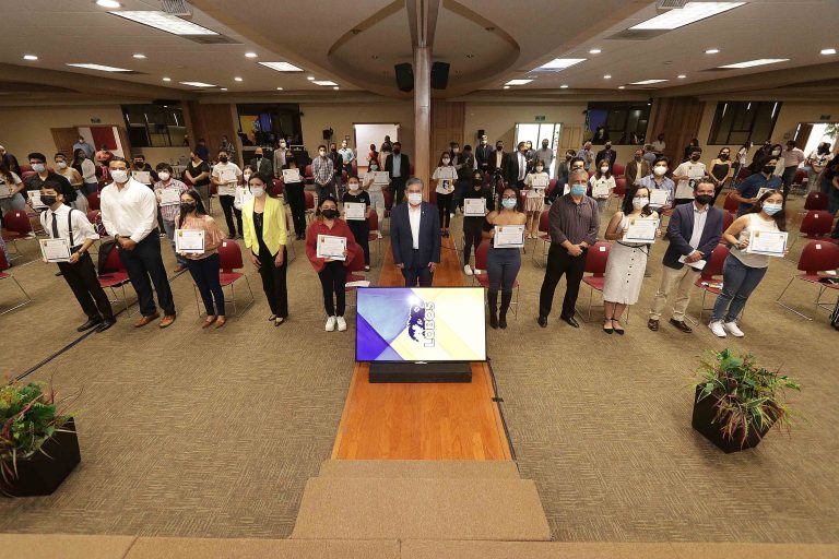 Da rector la bienvenida a los nuevos Lobos de la Unidad Saltillo