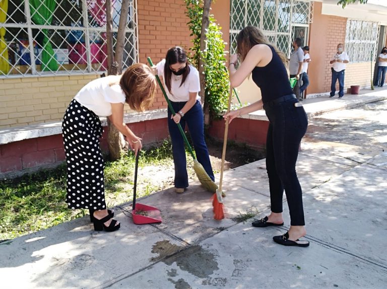 Encabeza Cultura Coahuila jornada de limpieza en la escuela ‘Urbano Flores’, en Saltillo   