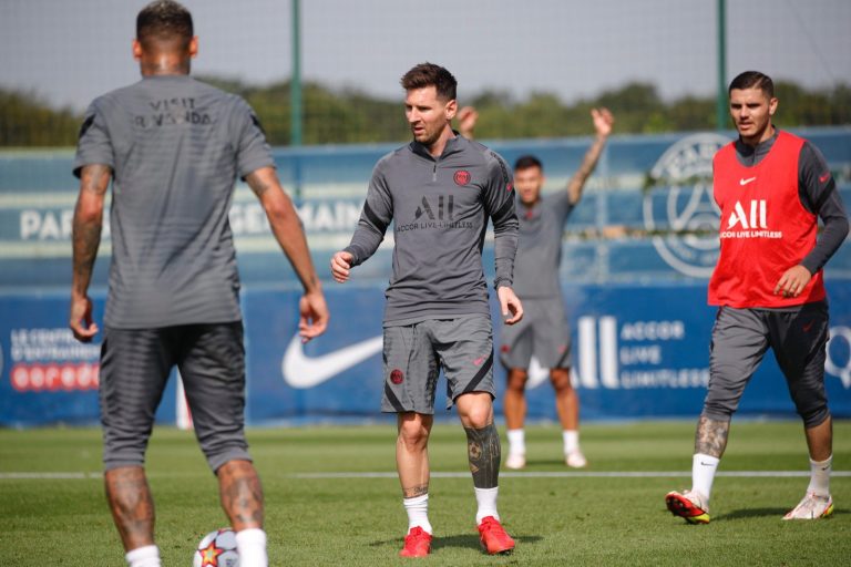 PSG presenta tercera camiseta con Messi de protagonista