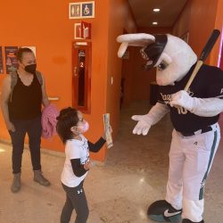 Saraperos entrega artículos deportivos a CRIT Coahuila, iniciativa que contribuye a apoyar al Centro de Rehabilitación Infantil