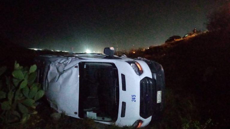 Muere trabajador tras volcar el camión de transporte de personal en el que regresaba a casa