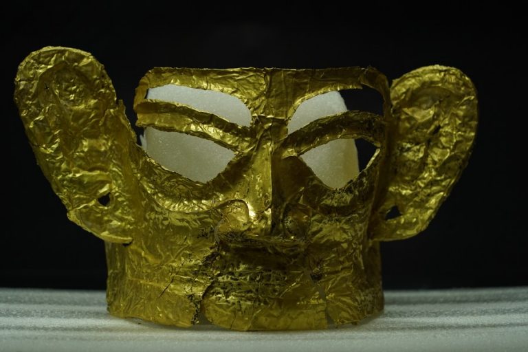 El hallazgo arqueológico de Sanxingdui y un vistazo a civilizaciones en cuatro continentes a través de una máscara de oro