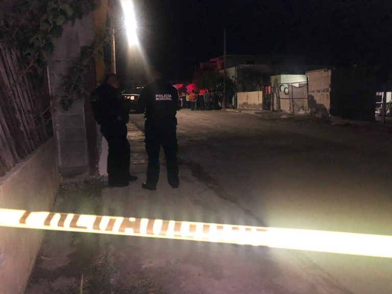 No lo dejan ver a su hija y se mata en la entrada de su casa en la colonia El Mirador