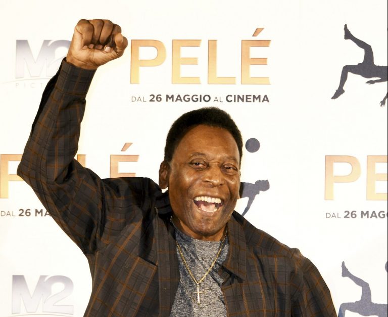 Pelé está en terapia intermedia tras inestabilidad respiratoria