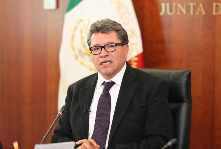 Propone Guadiana persecución contra universidades; Monreal lo contradice