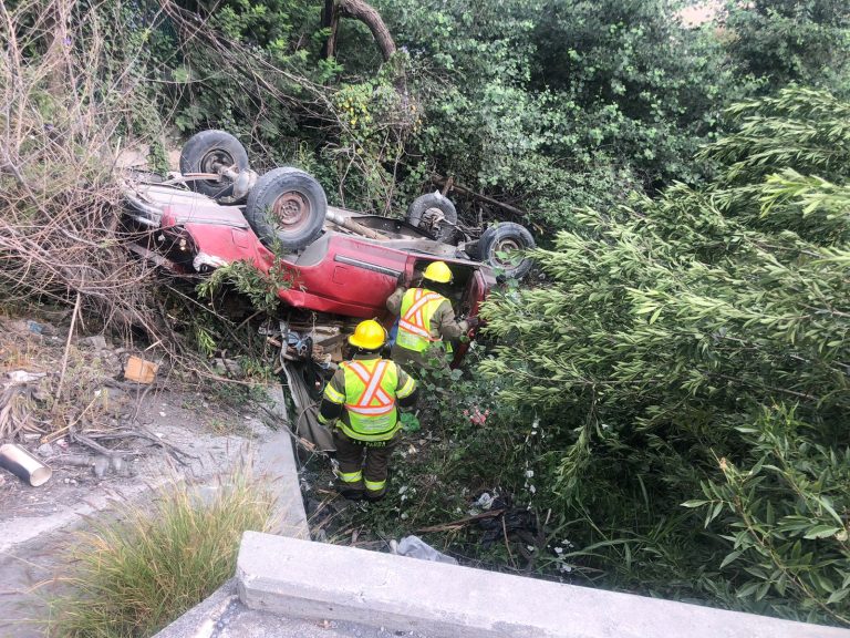 Se mata hombre en volcadura