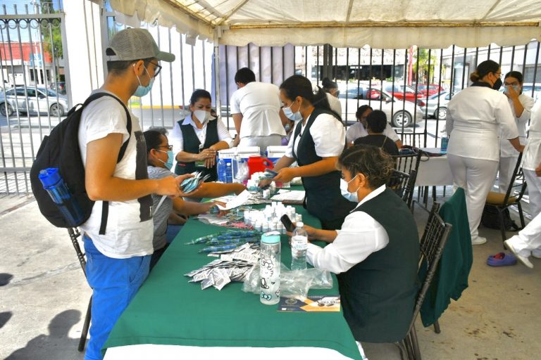 Saltillenses responden favorablemente a Jornada Universitaria de Salud 