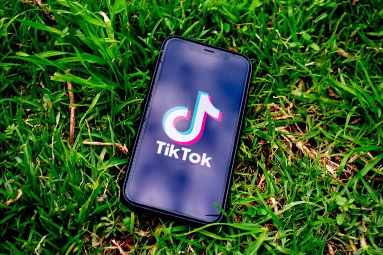 TikTok lanza recursos de salud mental para sus usuarios mientras Instagram enfrenta críticas