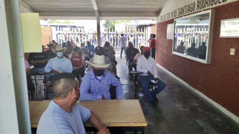 Vacunan con primera y segunda dosis a 550 personas entre 18 a 39 años de la zona rural de Ramos Arizpe 