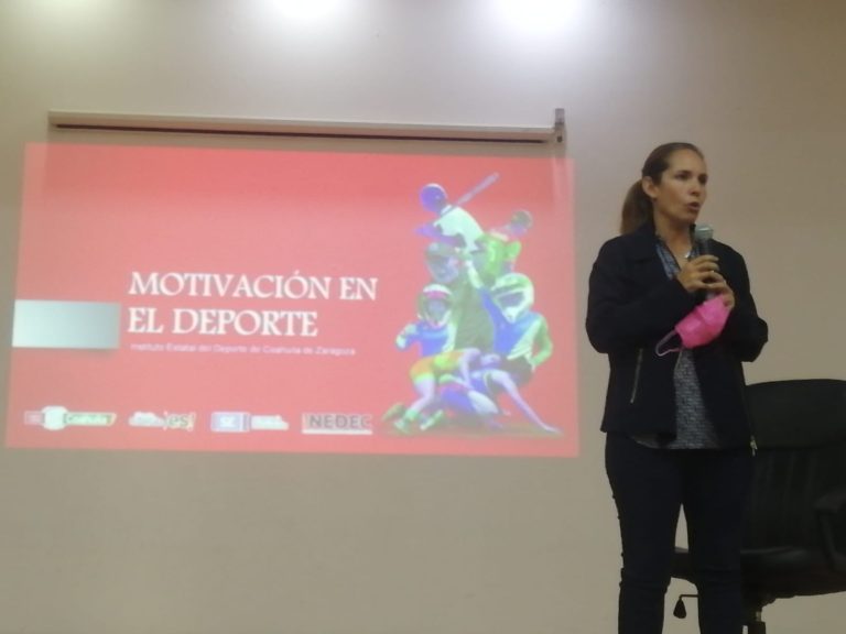 Ofrece Alina garza conferencia deportiva a alumnos de la UAdeC, en Torreón